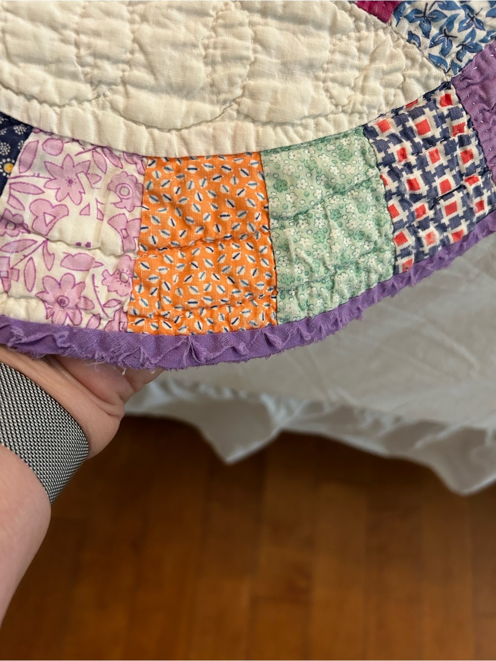 Vintage Double Wedding Ring Quilt - Cream Background with Multicolor Rings - Picture 4 of 16